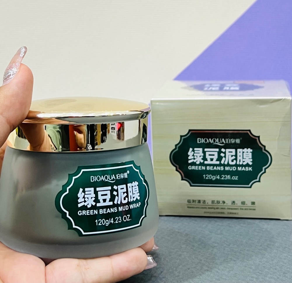 ماسک آبرسان خاک رس و جلبک دریایی بیوآکوا   دارای بافت ملایم آبرسانی پر قدرت غنی شده از عصاره جلبک دریایی حاوی رس معدنی چشمه آب گرم روشن کننده پوست کاهش آثار پیری اصلاح رنگدانه های پوست تنظیم کننده سطح چربی نفوذ به عمق پوست