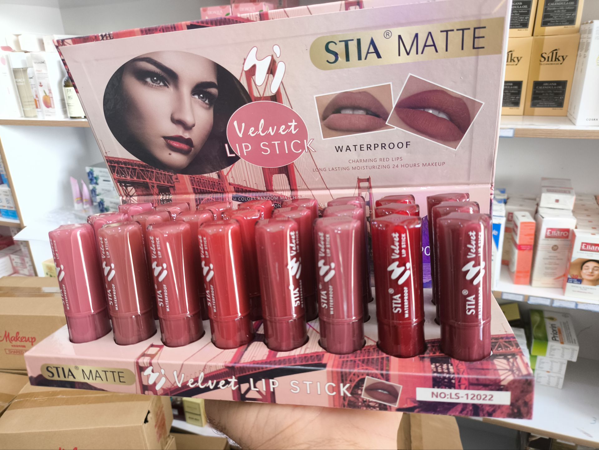 رژ جامد stia matte کد Ls12022