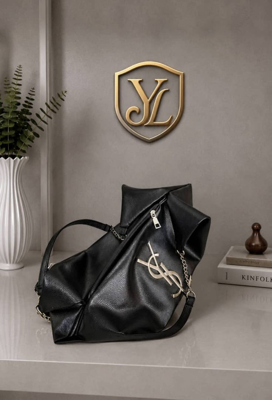 ** کیف ترند YSI ✨ ** 🦋 جنس: شرانگ ریز وارداتی 📏 جادار و شیک مخصوصا خانم های لاکچری 🦋یه انتخاب حرفهای 🦋 زیپ و یراق درجه یک 🦋 آستر خارجی باکیفیت 🦋دوخت تمیز ✅ابعاد: ۴۳ × ۲۸ سانتیمتر کیف_ترند #کیف_شیک #کیف_جادار #مد_روز 🖌 رنگ بندی: مشکی
